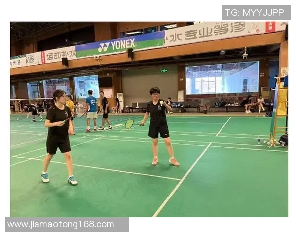 重庆羽毛球队与南京羽毛球队赛后复盘速度对比分析与战术探讨