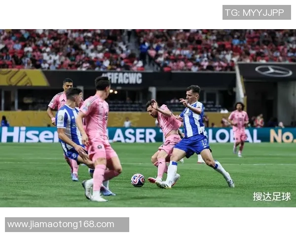 踢前锋的足球明星们如何在赛场上书写传奇与荣耀 踢前锋的足球明星们如何在赛场上书写传奇与荣耀