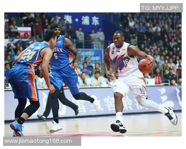 深圳篮球队在选拔赛中以74分稳居积分榜首位展现强劲实力 深圳篮球队在选拔赛中以74分稳居积分榜首位展现强劲实力