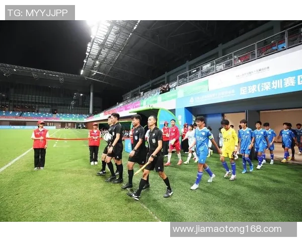 赛后分析:深圳足球队与武汉足球队的团队协作表现与战术探讨 赛后分析:深圳足球队与武汉足球队的团队协作表现与战术探讨